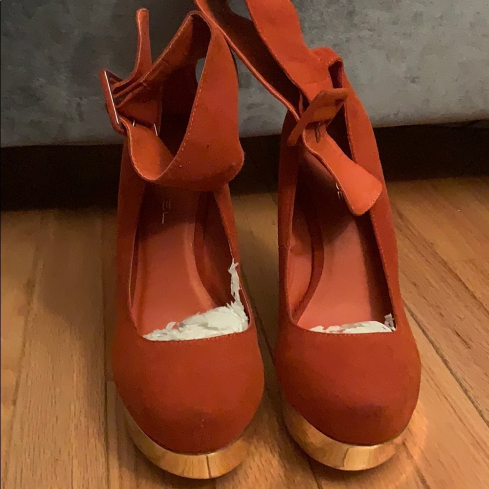 Orange with brown heels in women’s size 9